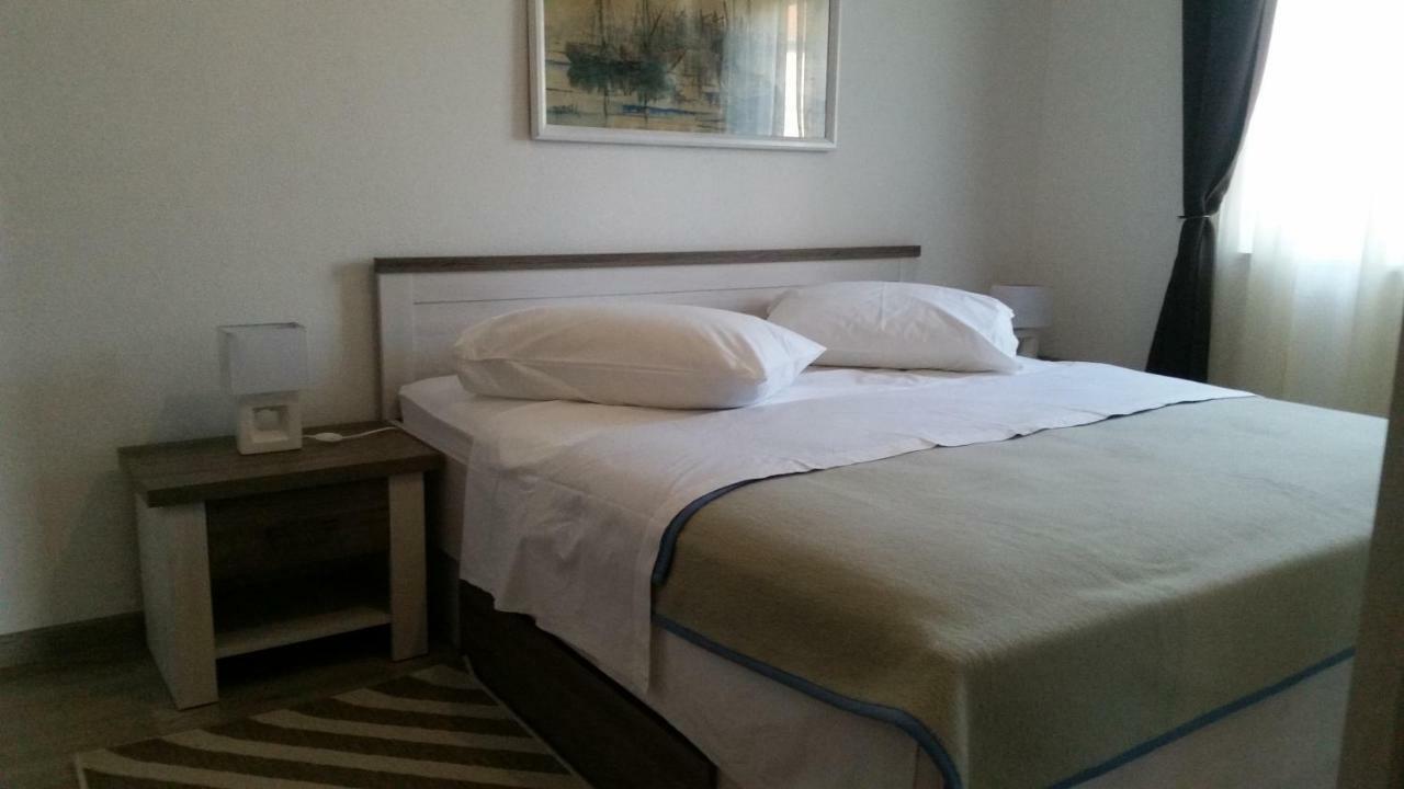 Apartments Anaivana โตรกีร์ ภายนอก รูปภาพ