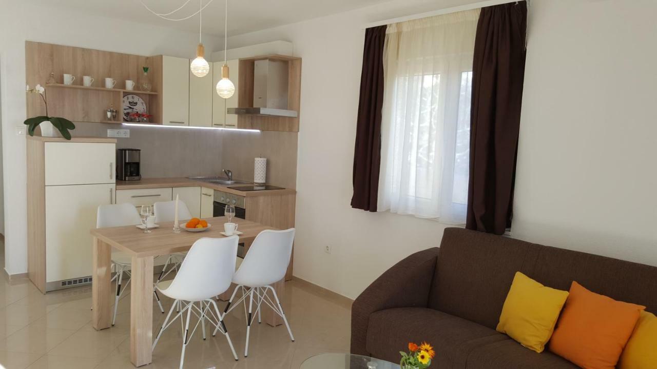 Apartments Anaivana โตรกีร์ ภายนอก รูปภาพ