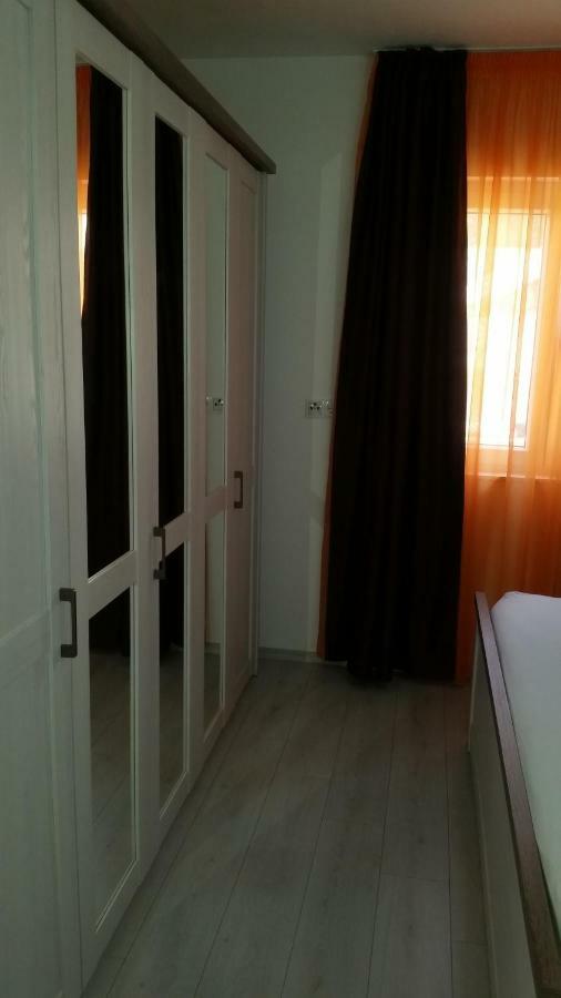 Apartments Anaivana โตรกีร์ ภายนอก รูปภาพ