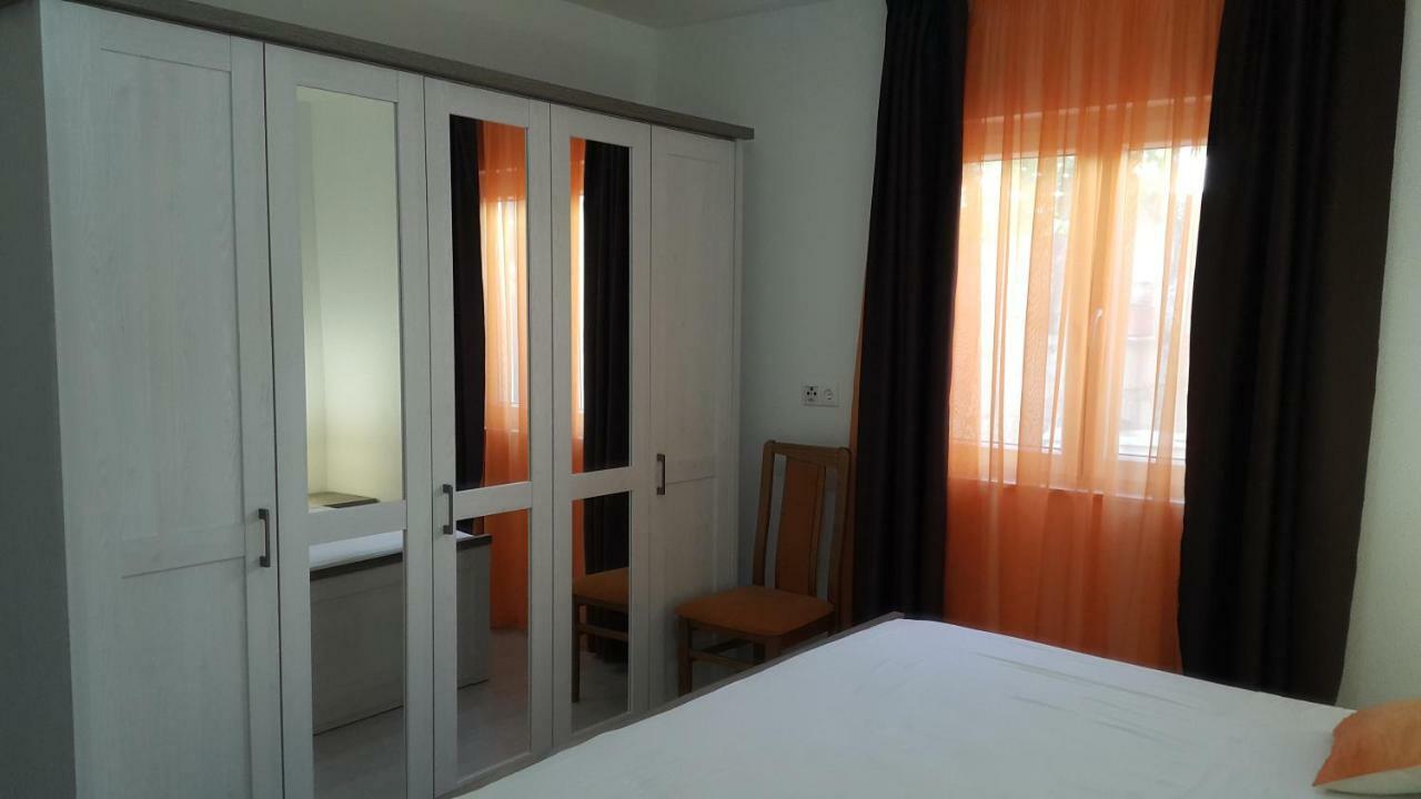 Apartments Anaivana โตรกีร์ ภายนอก รูปภาพ