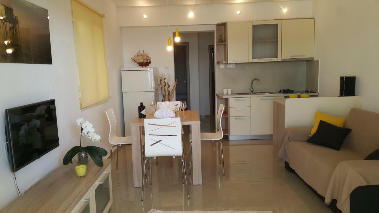 Apartments Anaivana โตรกีร์ ภายนอก รูปภาพ